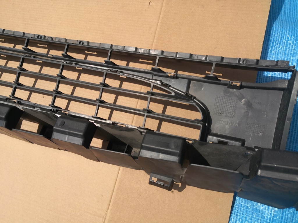 фото №7, Renault fluence ze решітка середня бампера перед