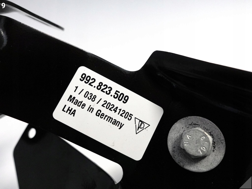 фото №10, Porsche 911 992 19- замок механизм крышки багажника нижняя часть перед