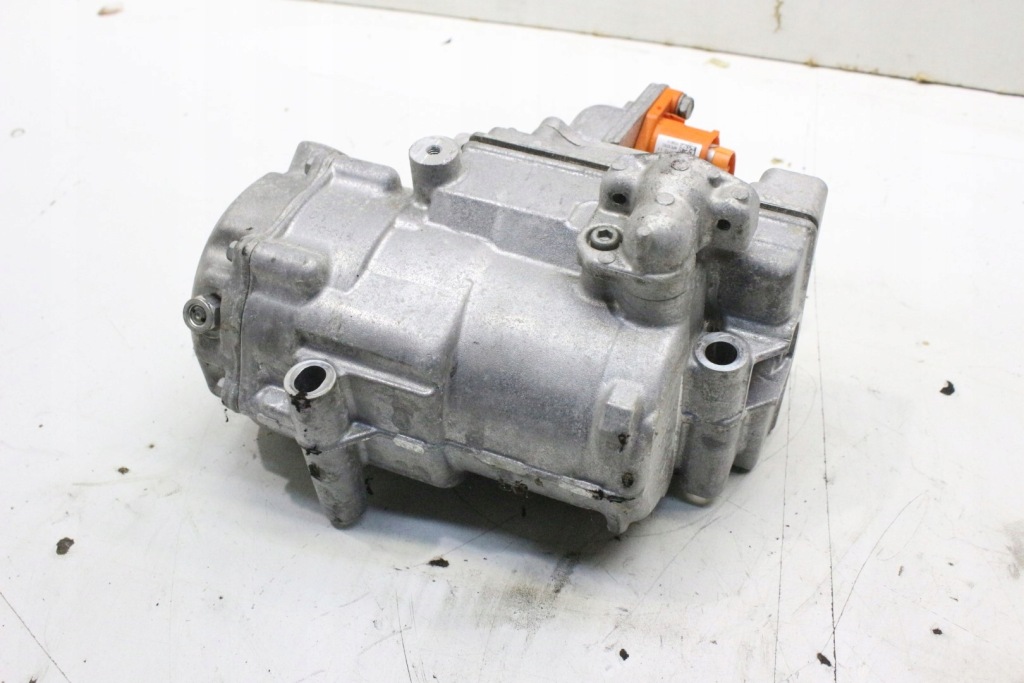 Компрессор кондиционера 926008999r renault zoe kangoo Цена