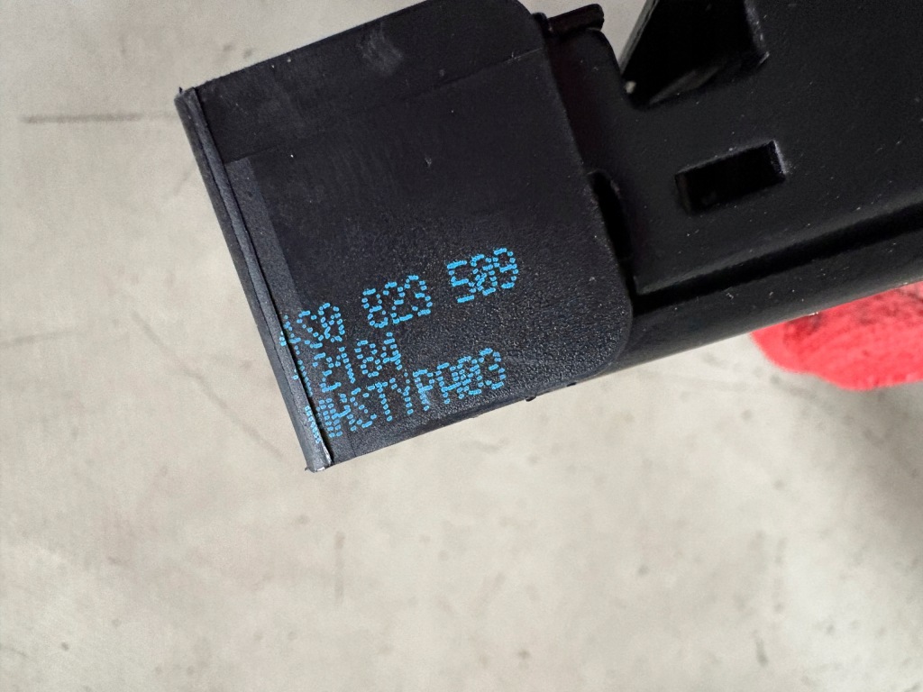 Audi r8 4s замок капот 4s0823509 Доставка