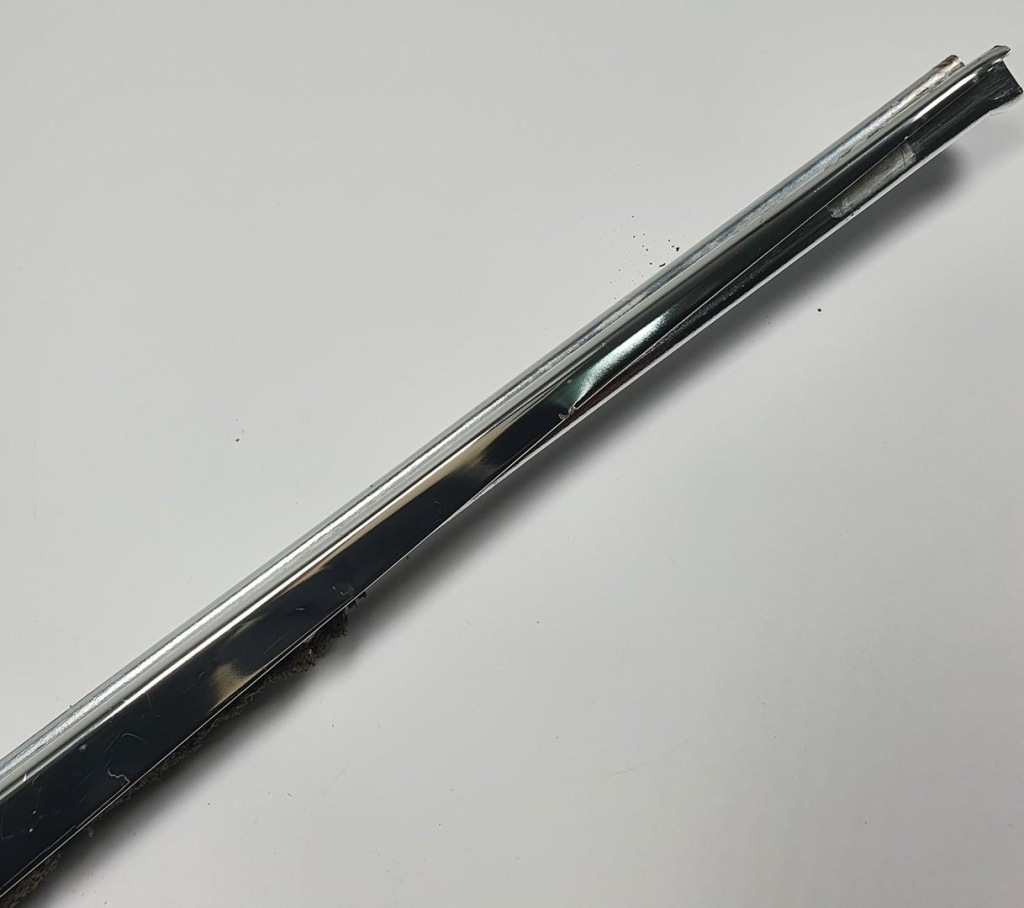 Молдинг декоративная дверь правый перед mercedes w115 w114 с Разборки