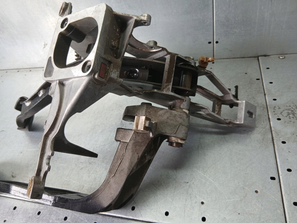 фото №7, Педалі audi a6 c5 98r sedan 1.9tdi 8d1721117d