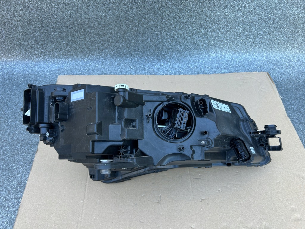 Фара ліва передня skoda superb 3 рестайлінг  full led 3v1941015d pzn Зі Шроту
