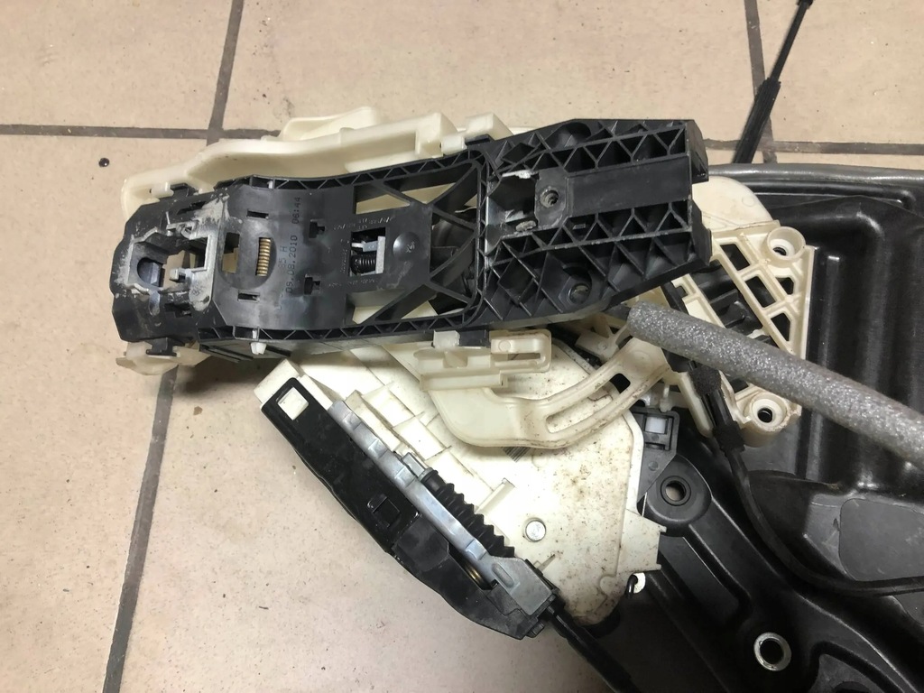 фото №9, Volkswagen tiguan механизм стекло правый задняя корпус 5n0839730m