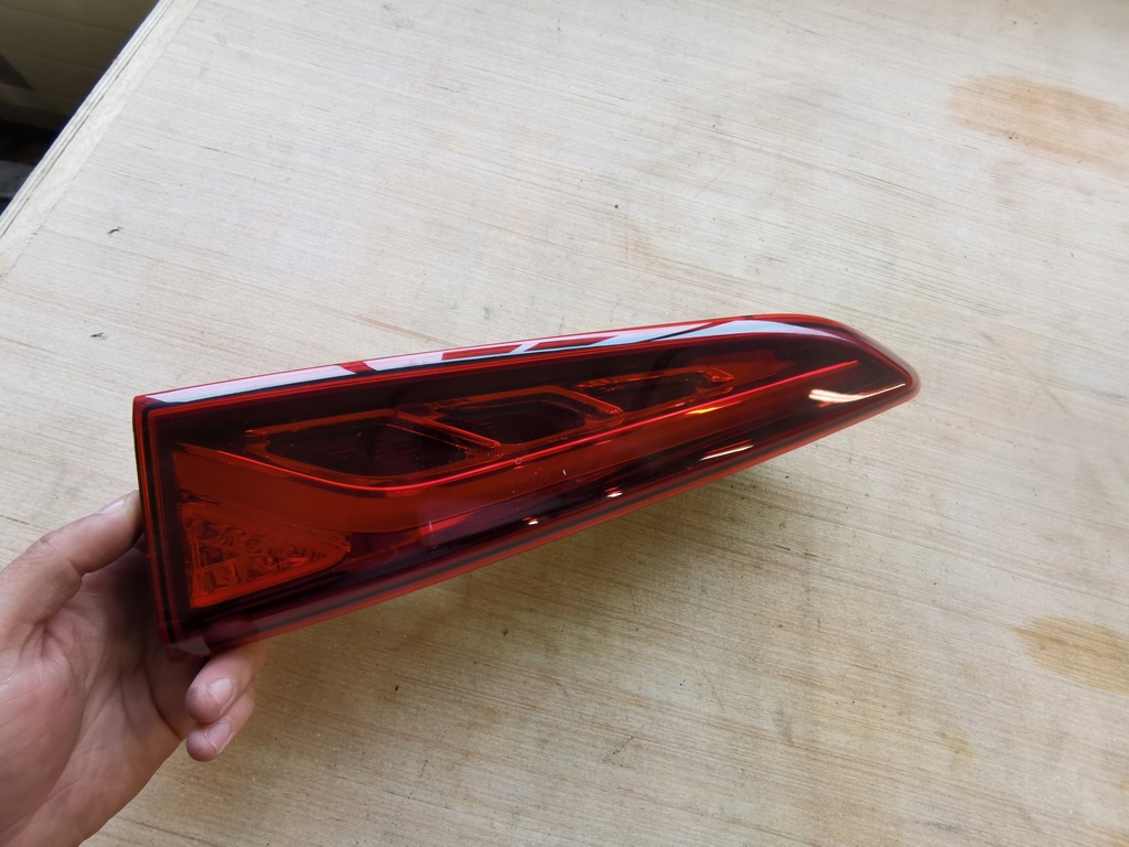 фото №13, Hyundai kona - лампа задня права w кришка