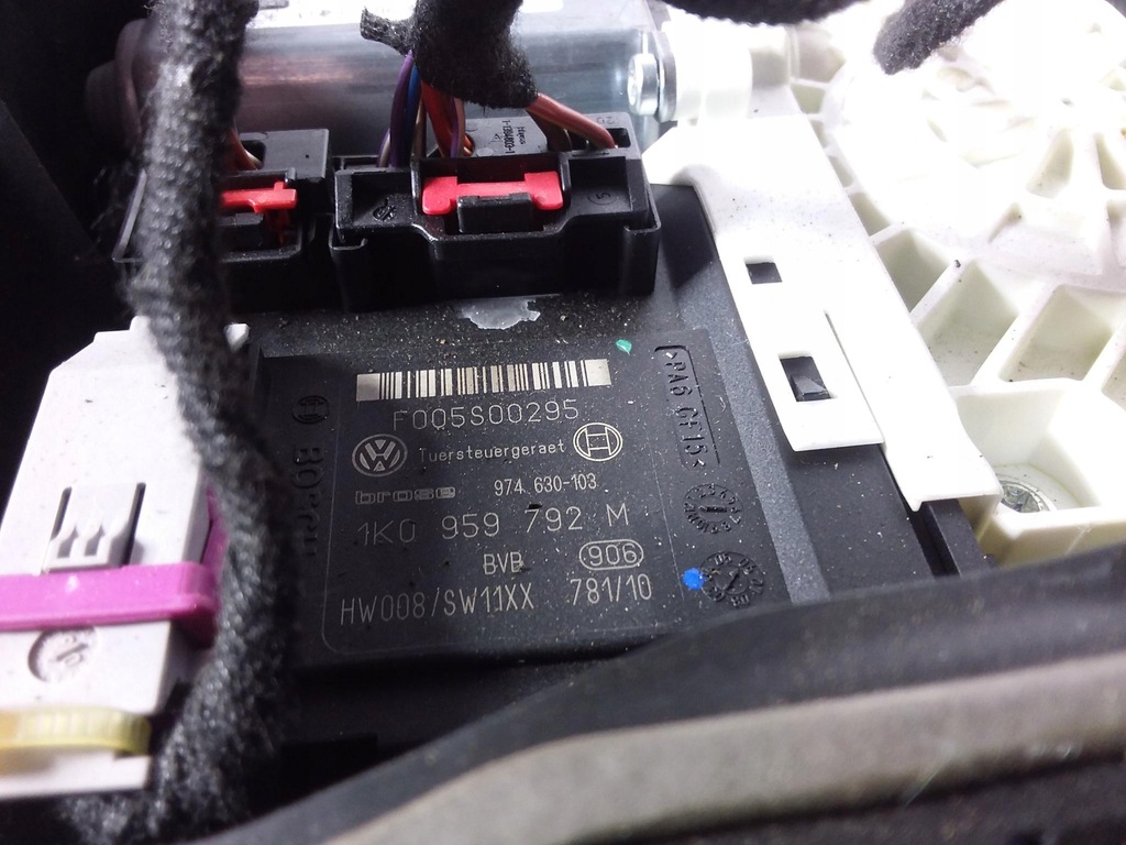 фото №6, Leon ii подъемник стекло перед правый 1p0837402e