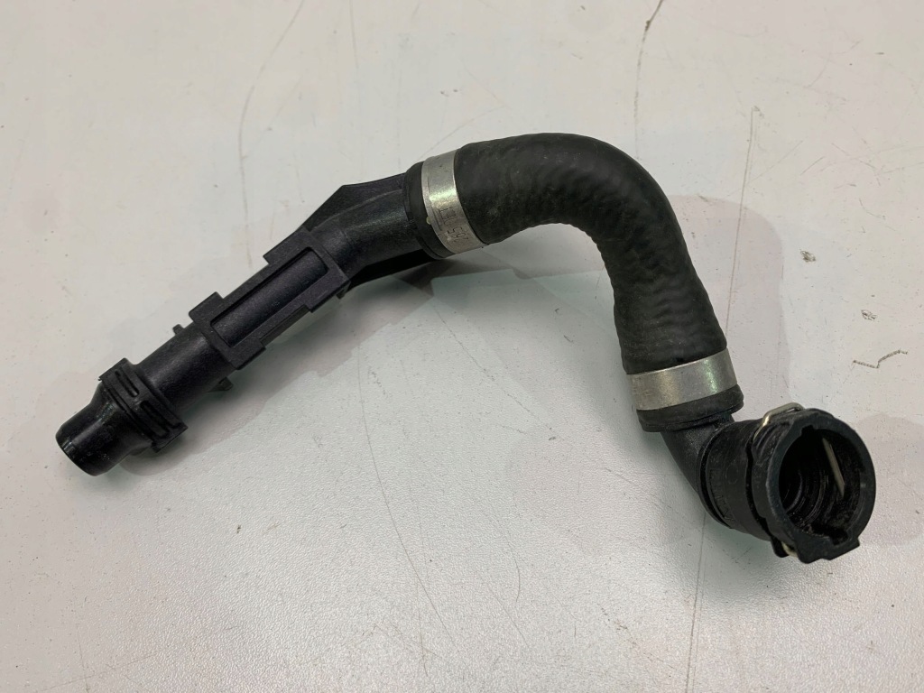 Купити Bmw 7 g70 5 g60 трубка шланг води радіатора 7925810