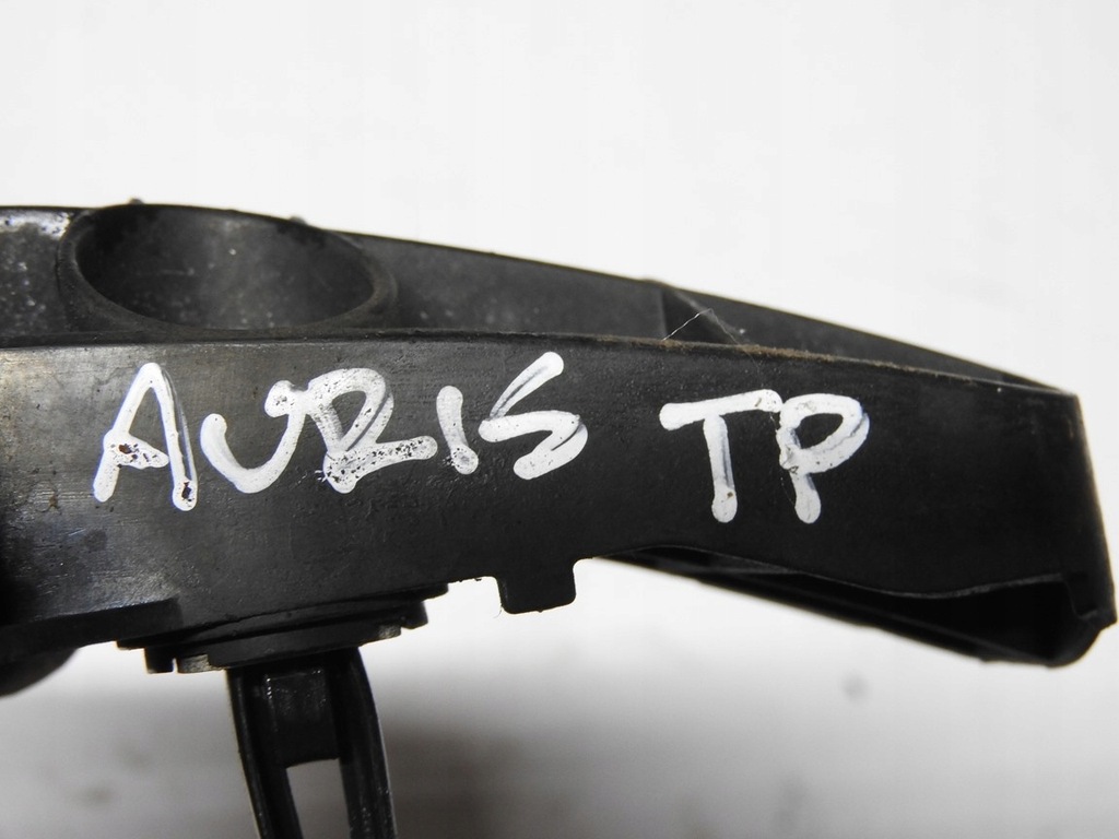 фото №11, Toyota auris i 06-09 напрямна бампера правий задня 52562-02040