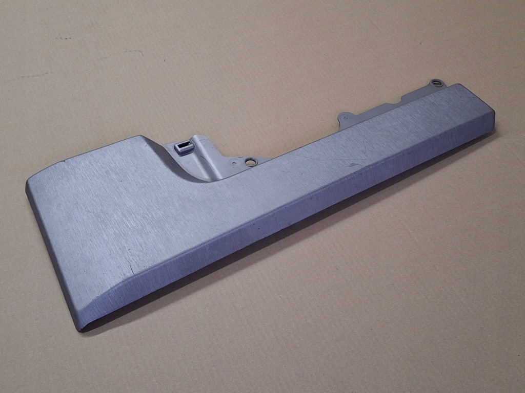 Renault gama t range молдинг бампера накладка решітка радіатора 82275887 Доставка