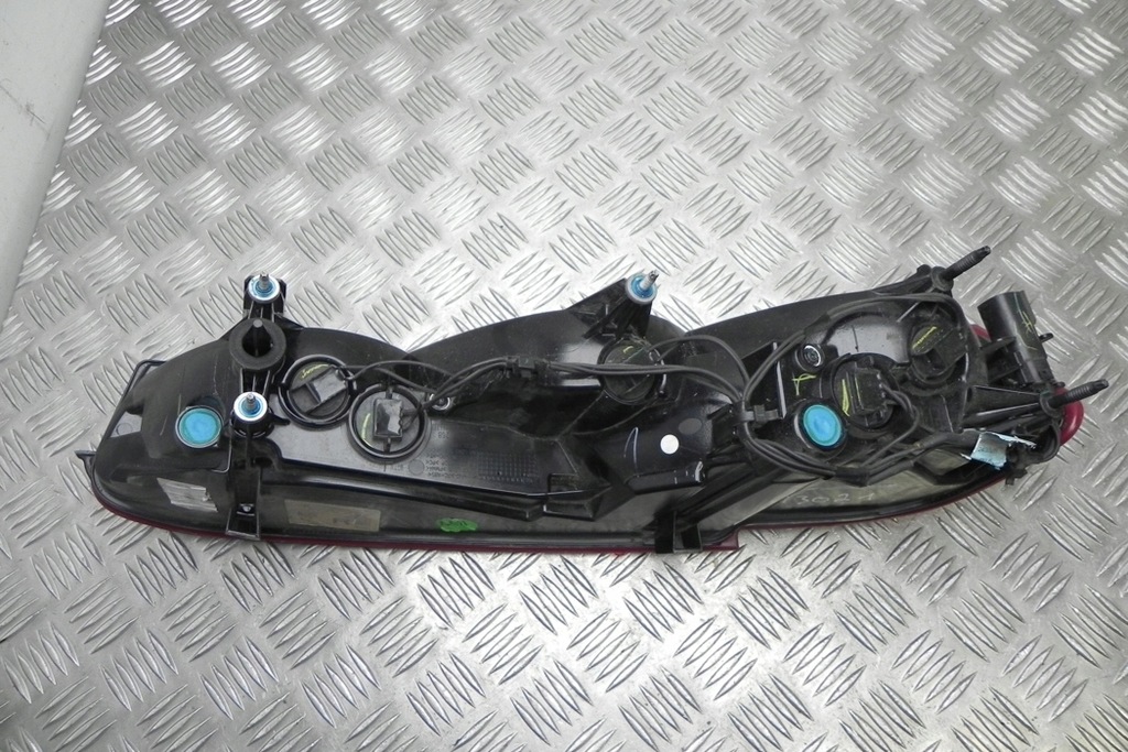 фото №10, Лампа правая задняя chevrolet camaro 23361126 2016