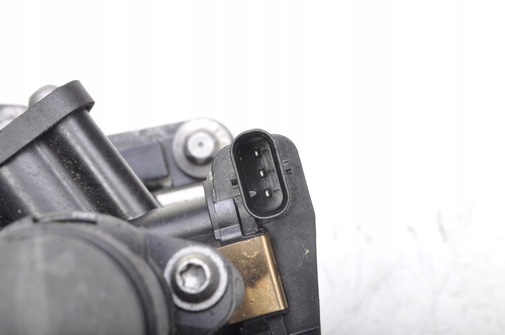 фото №7, Bmw f44 m235i 2.0 корпус термостата 0631943 21r