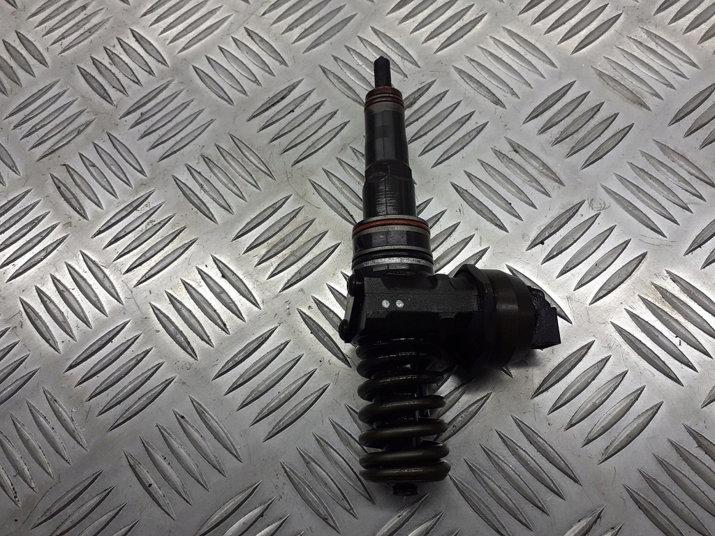 фото №1, Насос-форсунка audi a3 8l 038130073aq