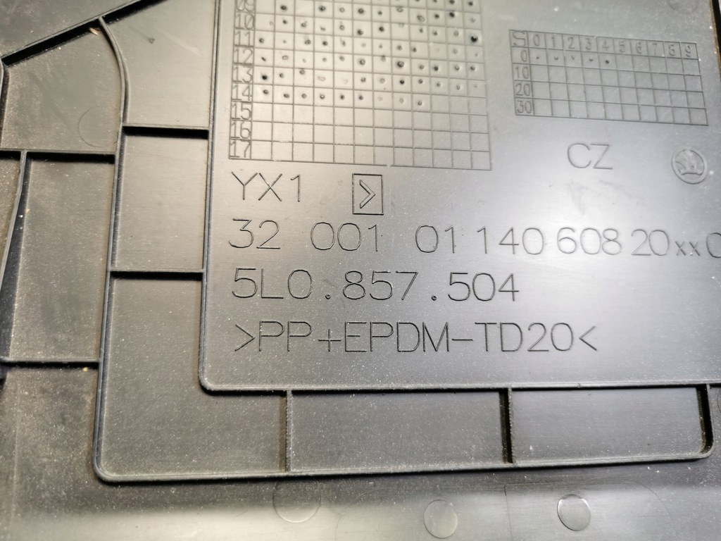 фото №2, Yeti 5l захист заглушка консолі права 5l0857504