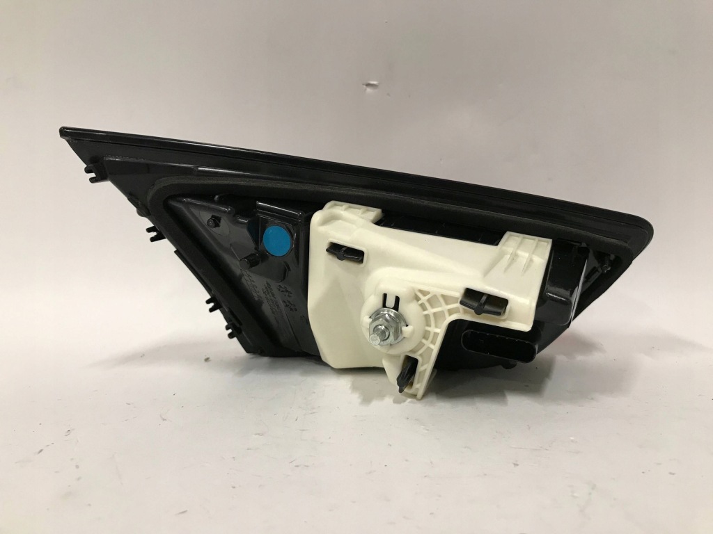 фото №3, Maserati ghibli lift 21- лампа задня права внутрішня led тонована eu