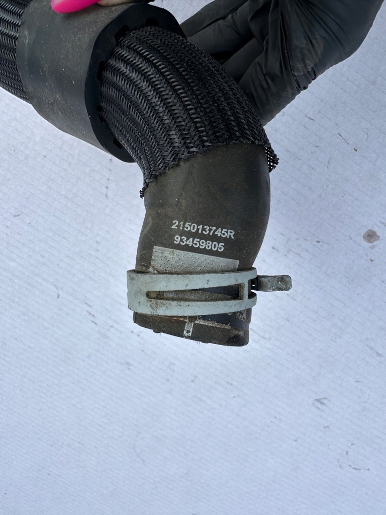 Шланг радіатора верхній trafic 3 vivaro b 1.6dci 215013745r оригінал Оригінал