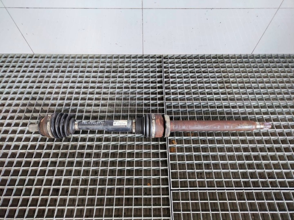 Купить Приводной вал правая правый  перед 31325111 volvo xc60 1 рестайлинг  2.0d