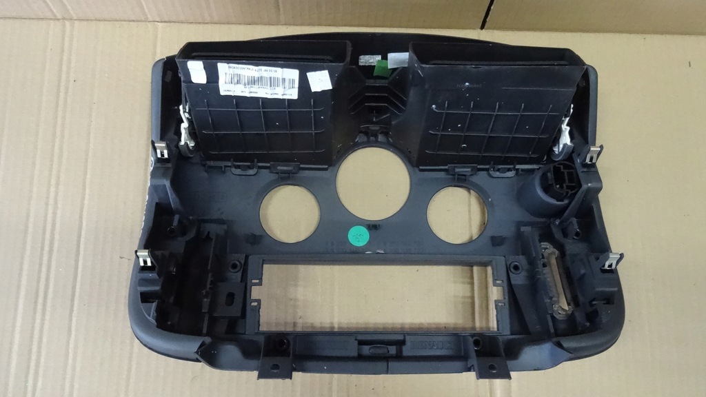 фото №8, Scenic 2 ii решітка середня консолі 8200140724