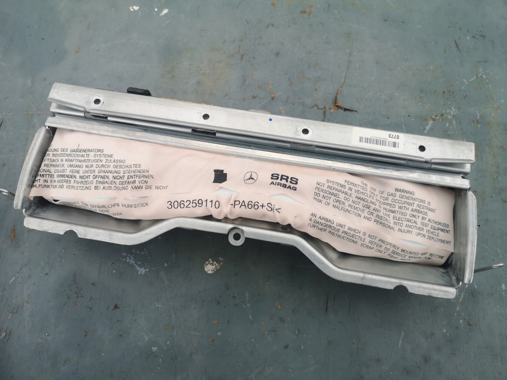 фото №1, Подушка подушка безопасности коленная mercedes w204