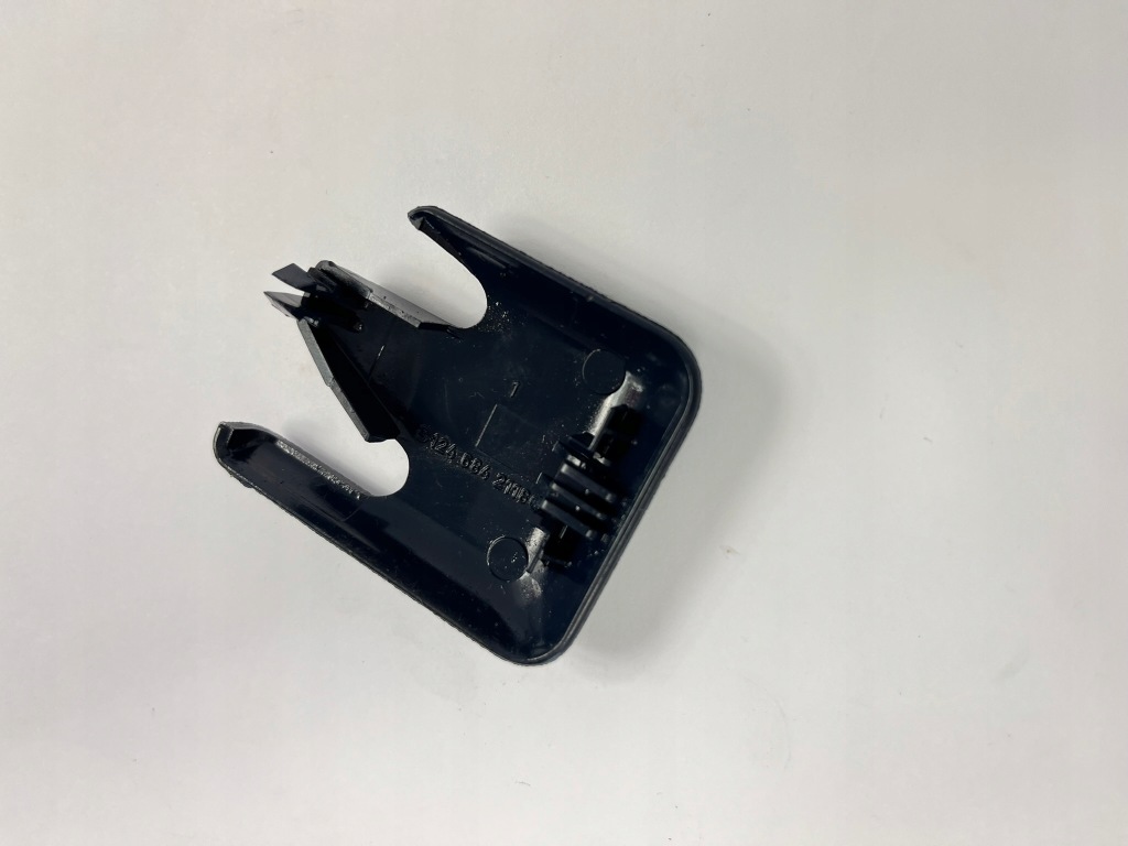 Заглушка винт крепления сидений mercedes w124 w201 левая niebieska 1246842118 Киев