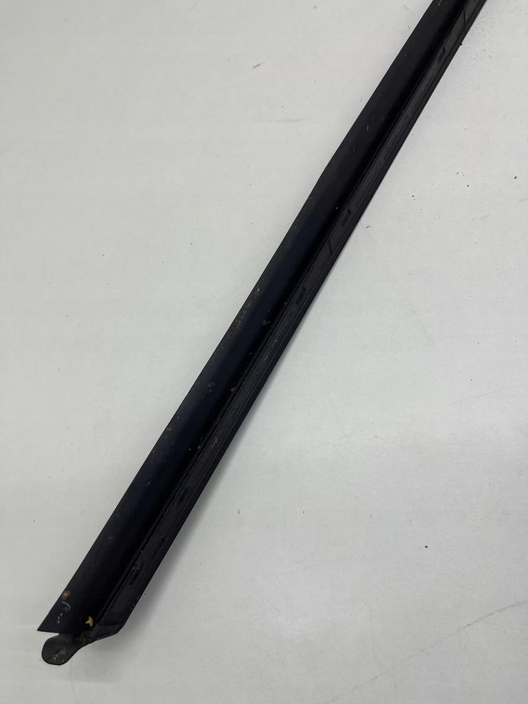 фото №8, Audi a6 c7 молдинг прокладка стекло лобовое правая