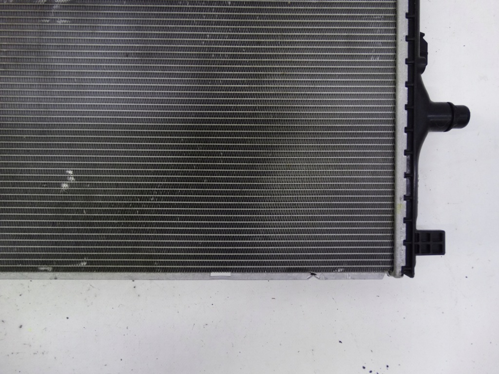 Tesla model y 2020+ радіатор води 1494175-00-a оригінальна Ціна