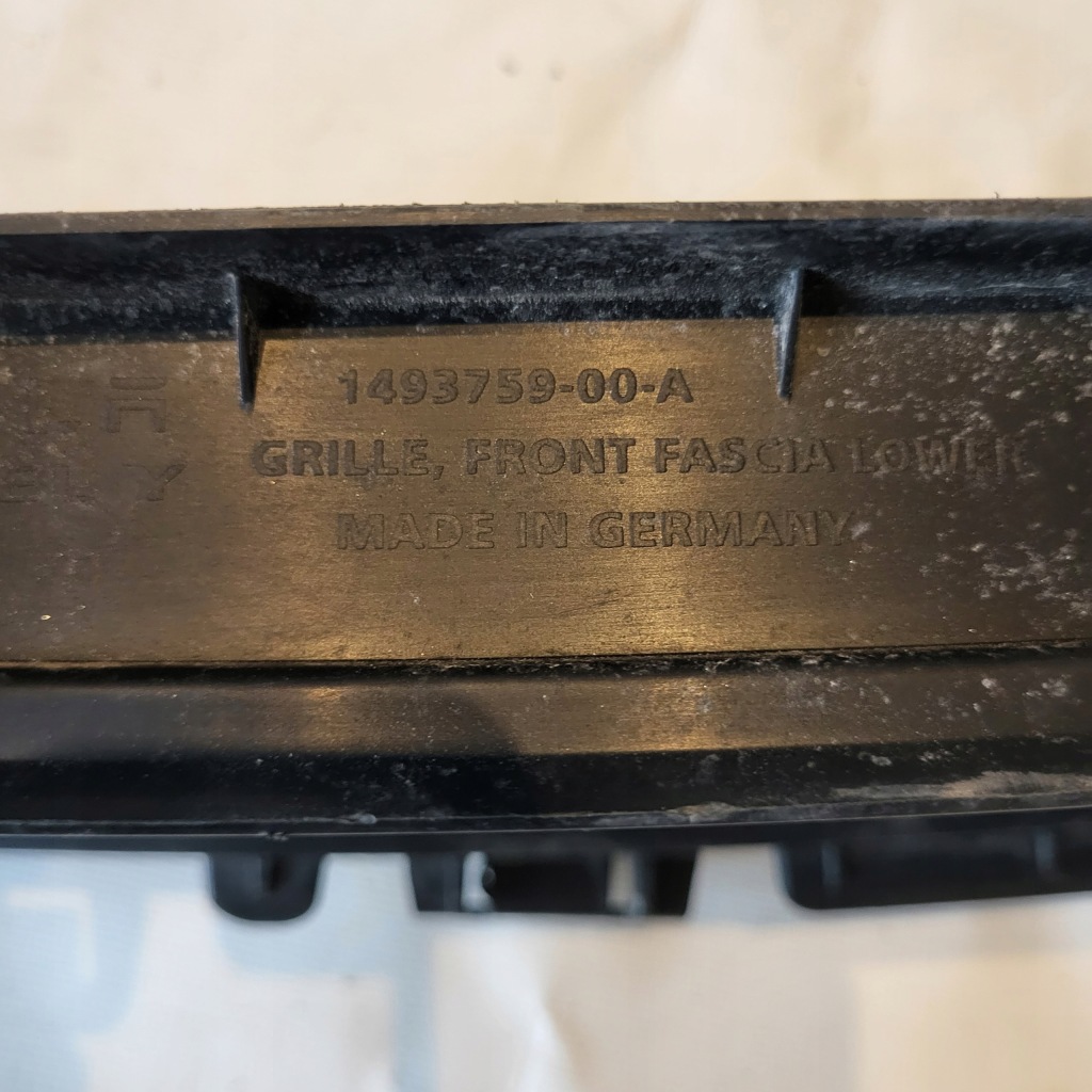 Tesla y 22r. решётка радиатора решётка средняя бампера перед 1493759-00-a Доставка