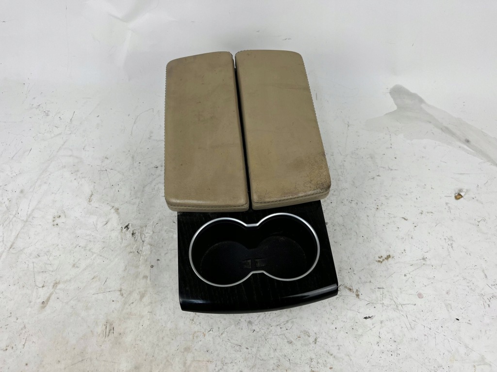 фото №1, Подлокотник консоли tesla model x 104880400a