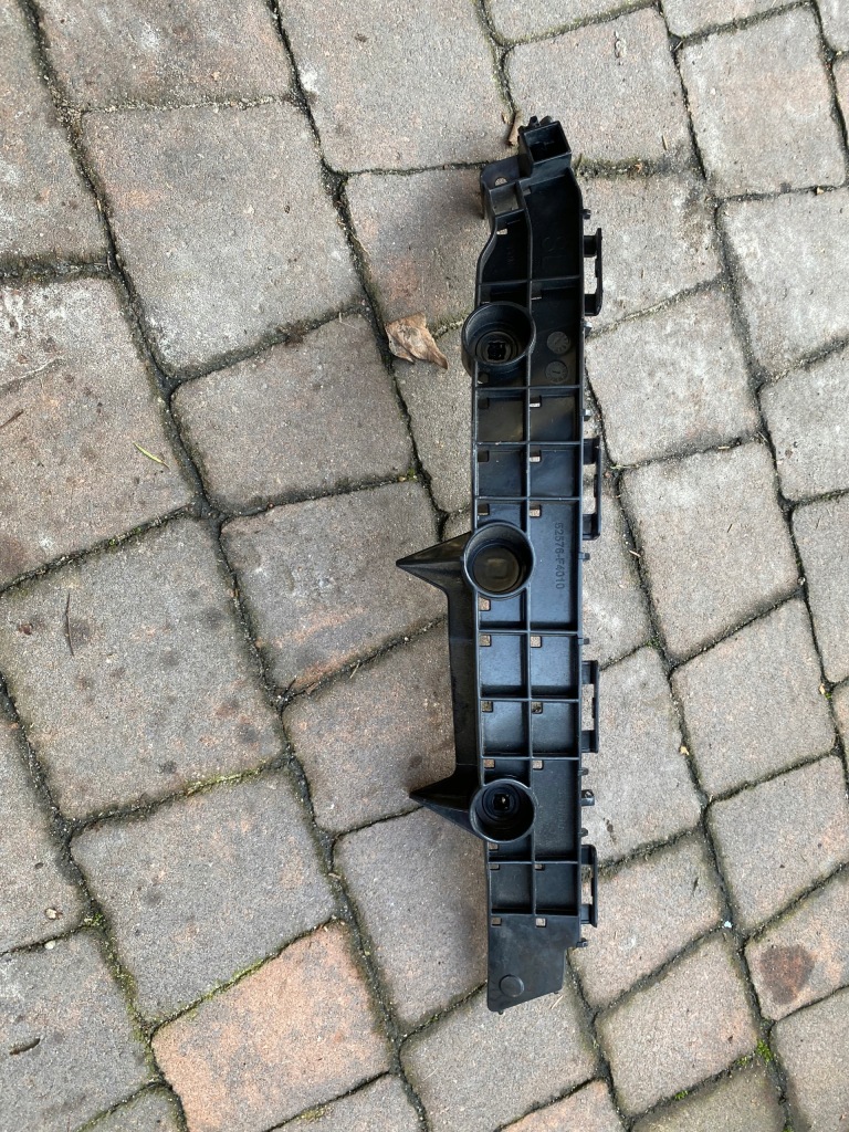 фото №1, Toyota оригинальный номер 52576-f4010 кронштейн, бампер