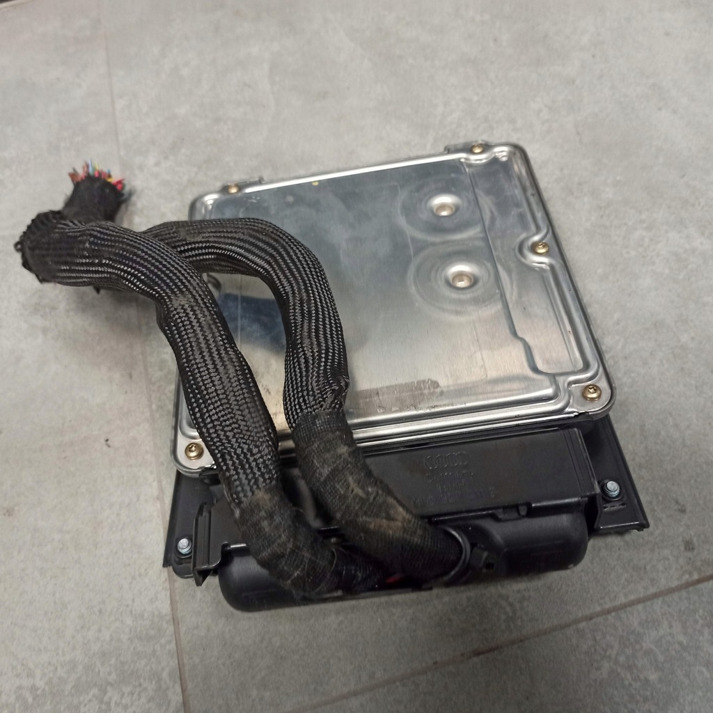 фото №9, Audi a4 b6 2.0 fsi блок управления двигателя 8e0906018k