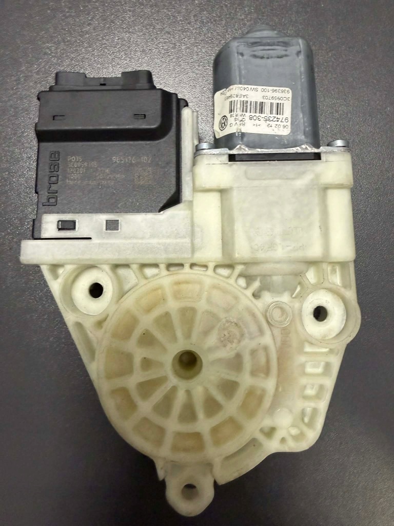 Купить Моторчик подъемника задняя левое  vw passat cc 3c0959795b