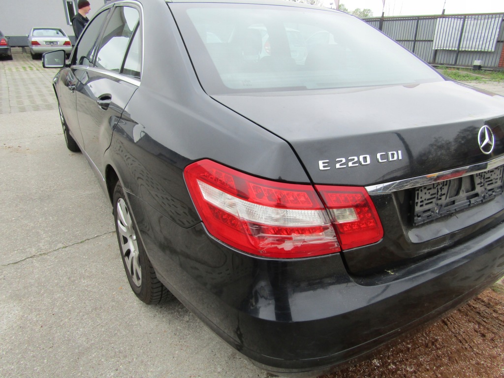 фото №4, Mercedes w212 2012 r. лампи повний задня kompletny бампер кришка багажника лампи чверть