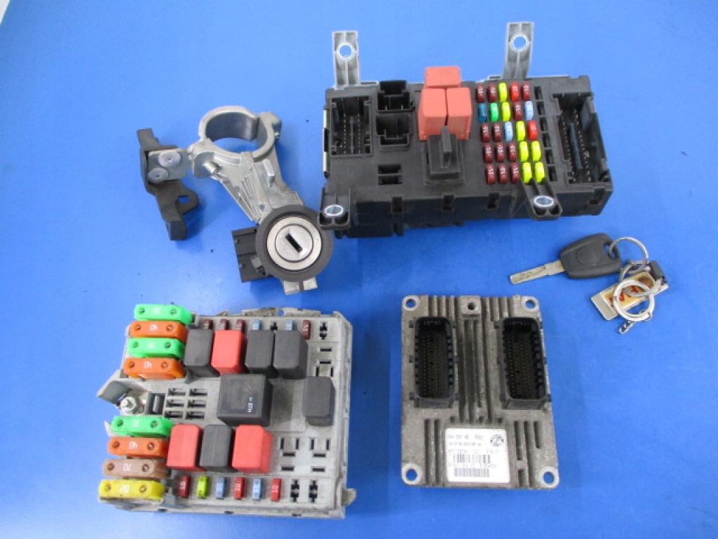 фото №1, Fiat linea 1.4 набор стартовый 51804530 замок зажигания