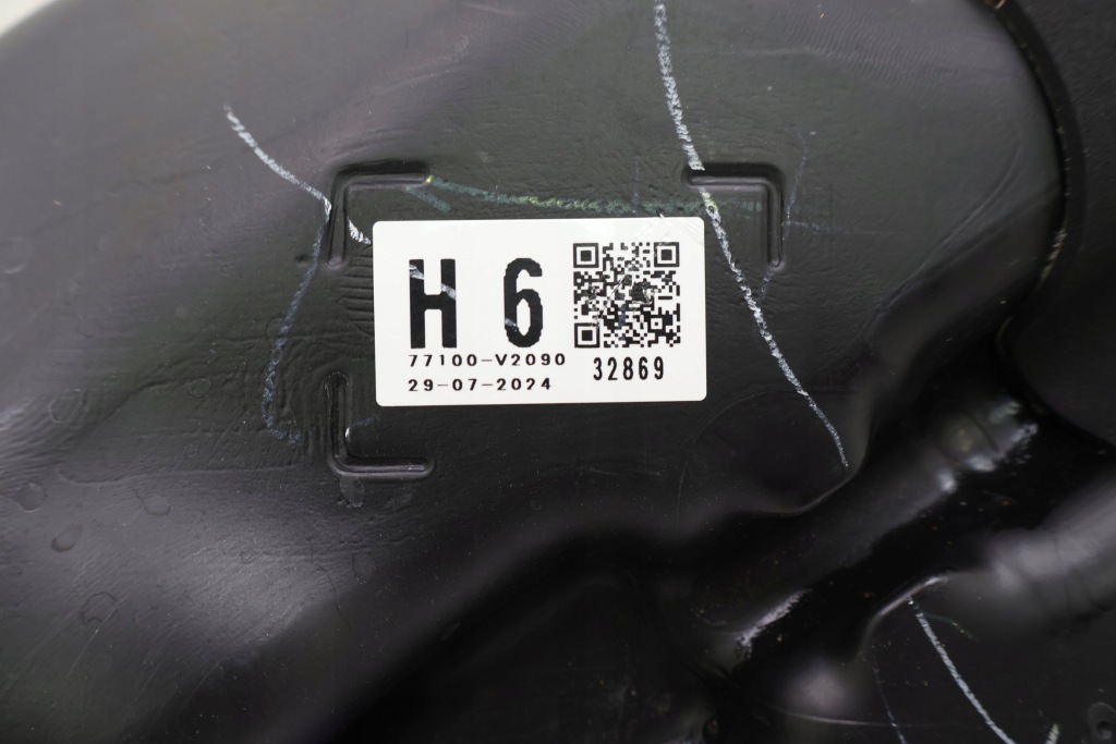 Lexus lm ii 2.5 toyota alphard vellfire бак топлива 77111-v2010 Недорого