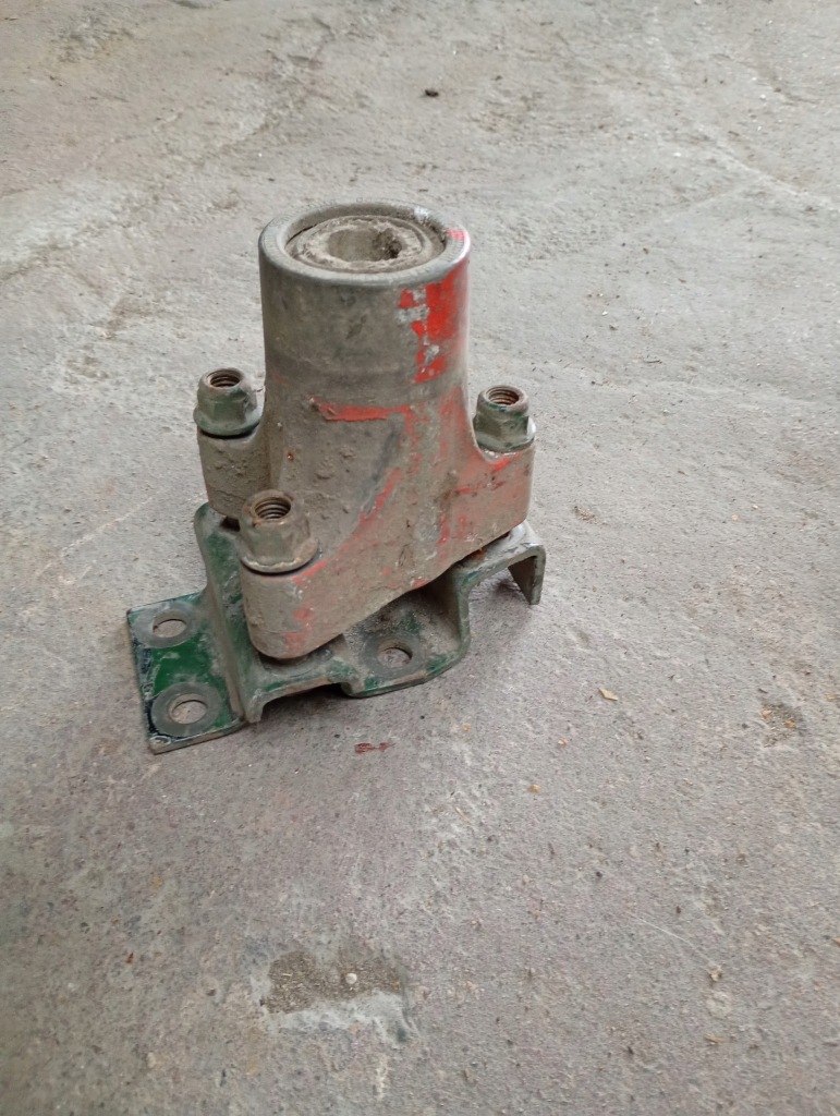 Купити Кронштейн задній крило volvo fh