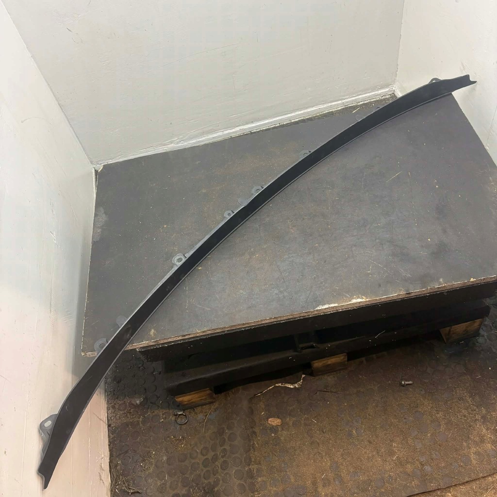 Купити Volvo xc90 молдинг жабо капот 31424477