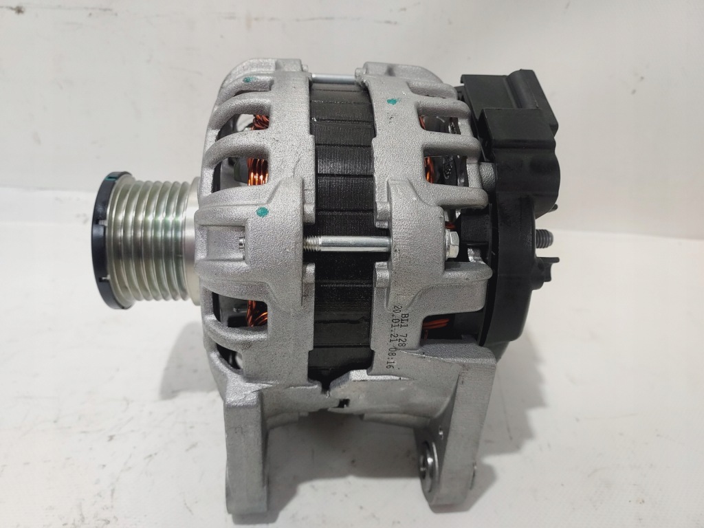Новый оригинал  генератор renault dacia smart - 231008593r , 90a 14v Доставка