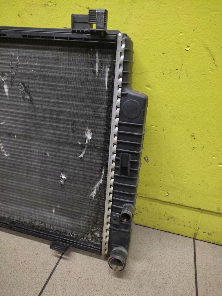 Mercedes w202 1.8 радиатор воды 2025002103 в Украине