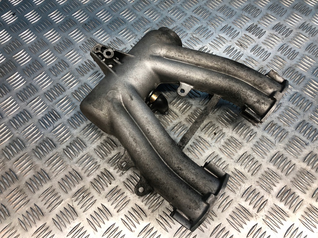 Купити Mercedes w115 w123 200 d om615 колектор впускний  r6151410201