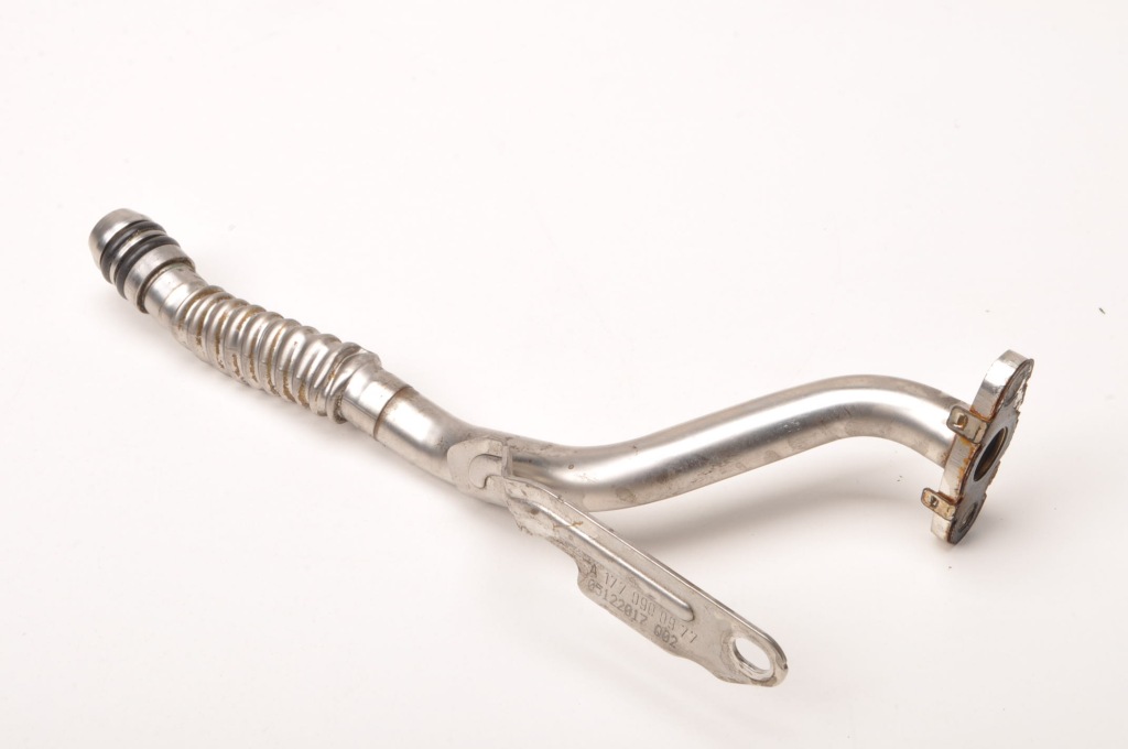 Купити Aston martin db11 трубка odpłwu оливи турбіни a1770900977