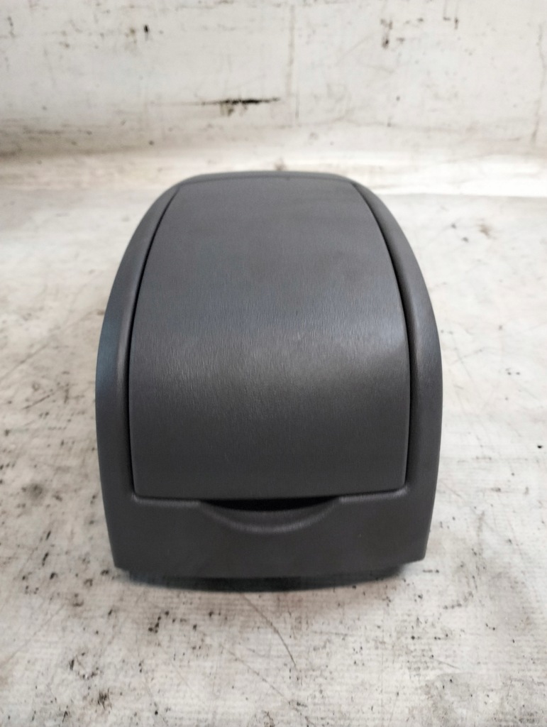 фото №7, Toyota prius ii кронштейн na кружка напитки задняя 58923-47010