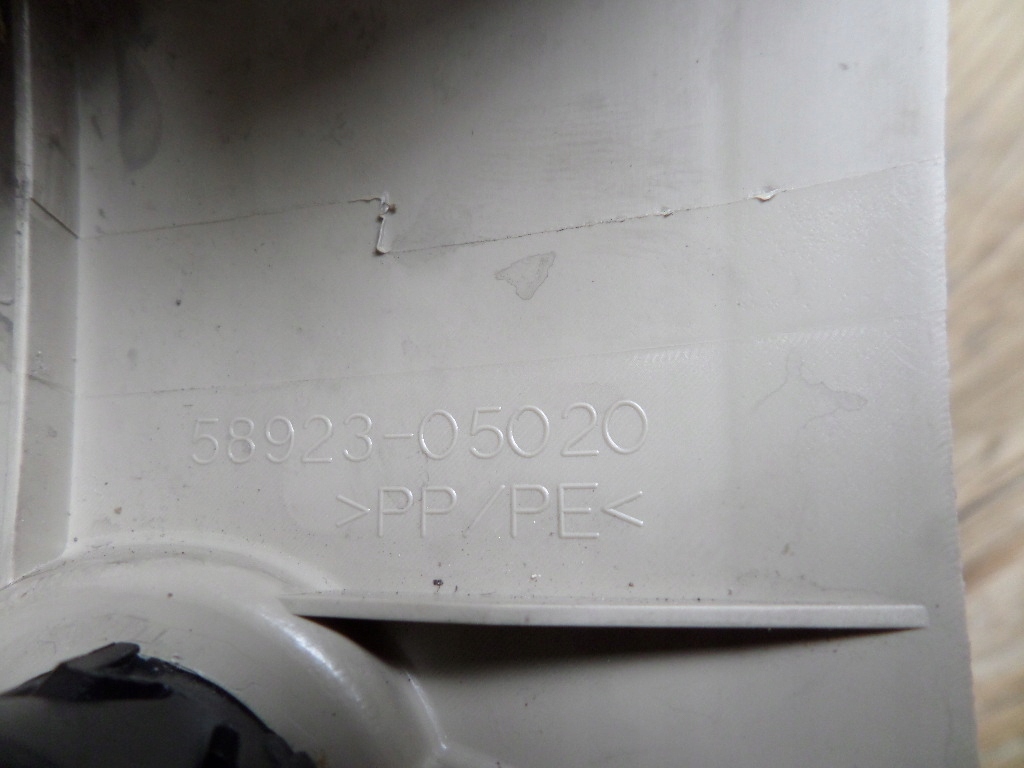 фото №11, Пепельница туннель задняя разъём 12v avensis t25 защита подлокотник beż