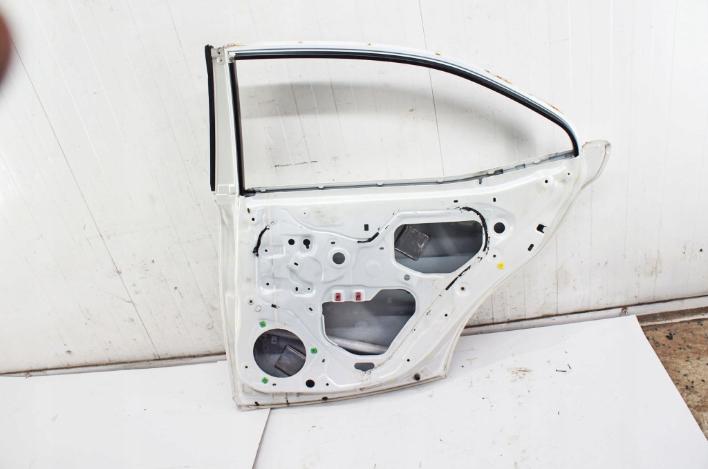 So347 lexus is 3 ^ дверь правый  задняя eminent white перламутр 085 с Разборки