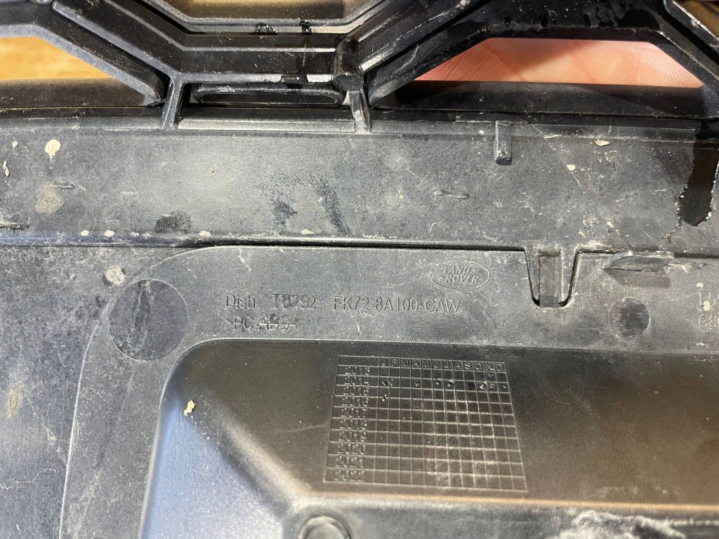 фото №11, Land rover discovery sport 14- решётка радиатора решётка радиатора решётка средняя бампера перед