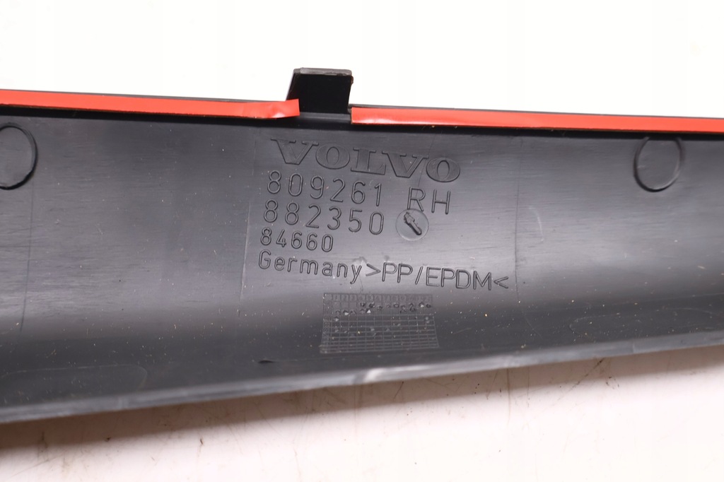 фото №6, Volvo s40 v40 накладка спойлер бампера правая задняя 30809261