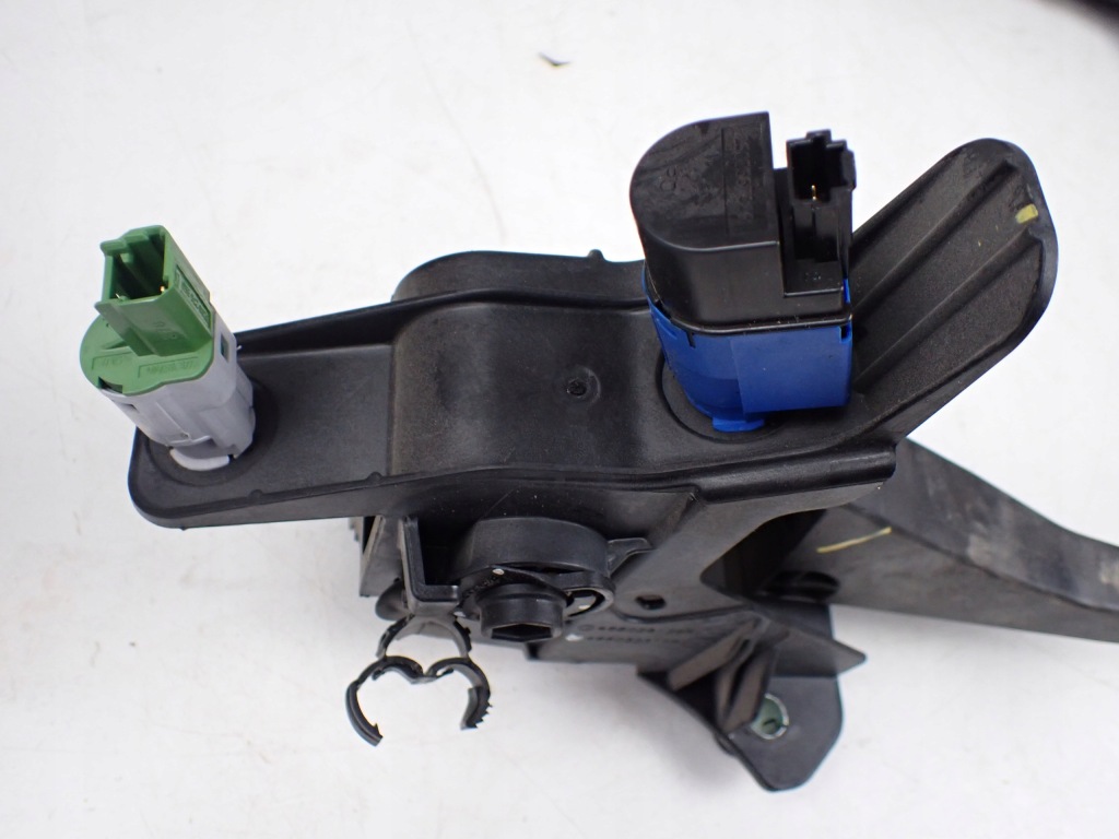 фото №7, Педаль сцепления dacia dokker 1.6 sce 2018 r europa 465038135r