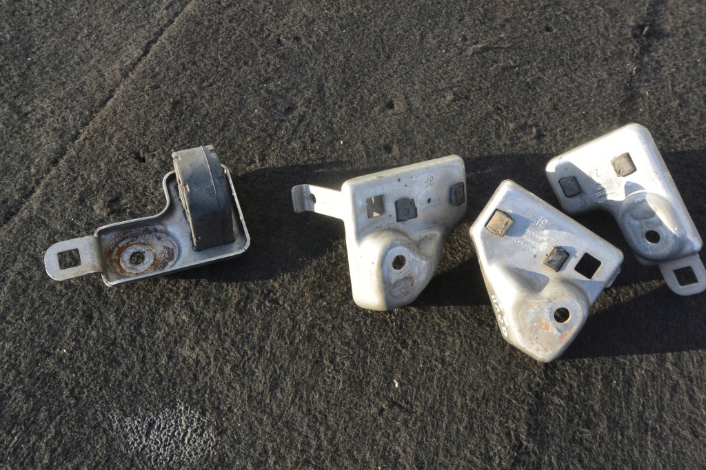 фото №1, Кронштейн выхлоп maserati quattroport ghibli