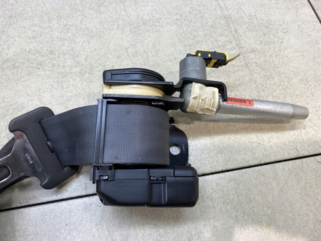 Pas безпеки задня середній s80 i 9194489 в Україні