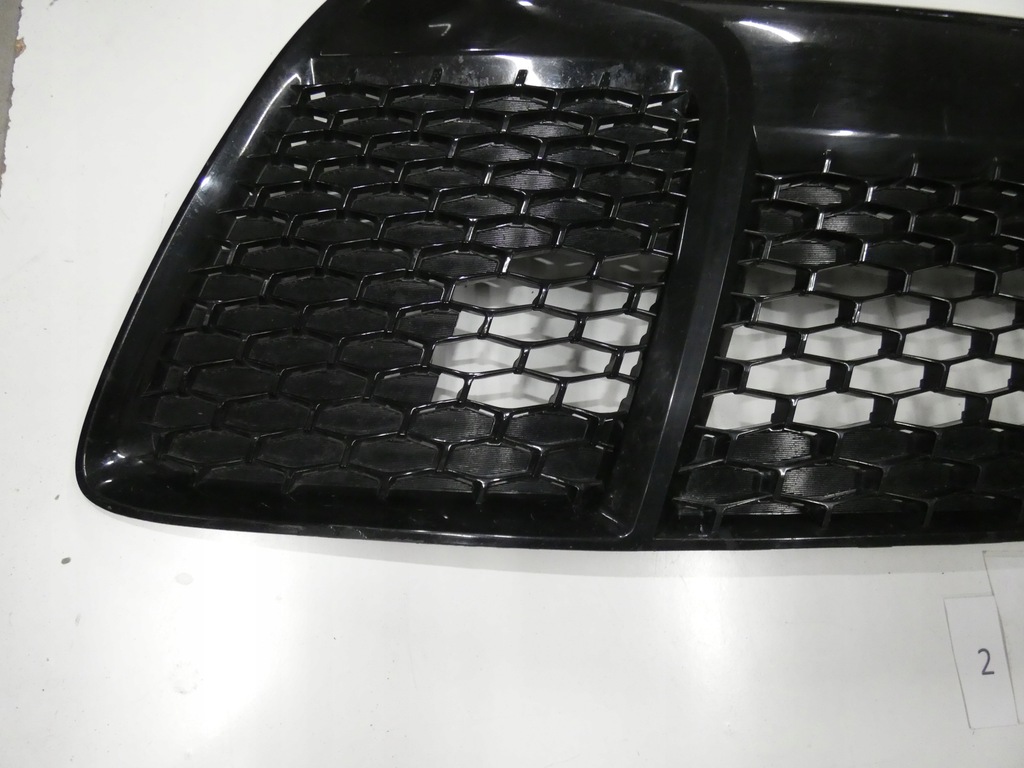 фото №8, Решётка бампера средняя toyota camry 2.037