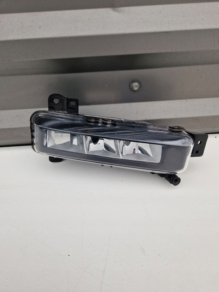 фото №1, Противотуманная фара правый bmw i3