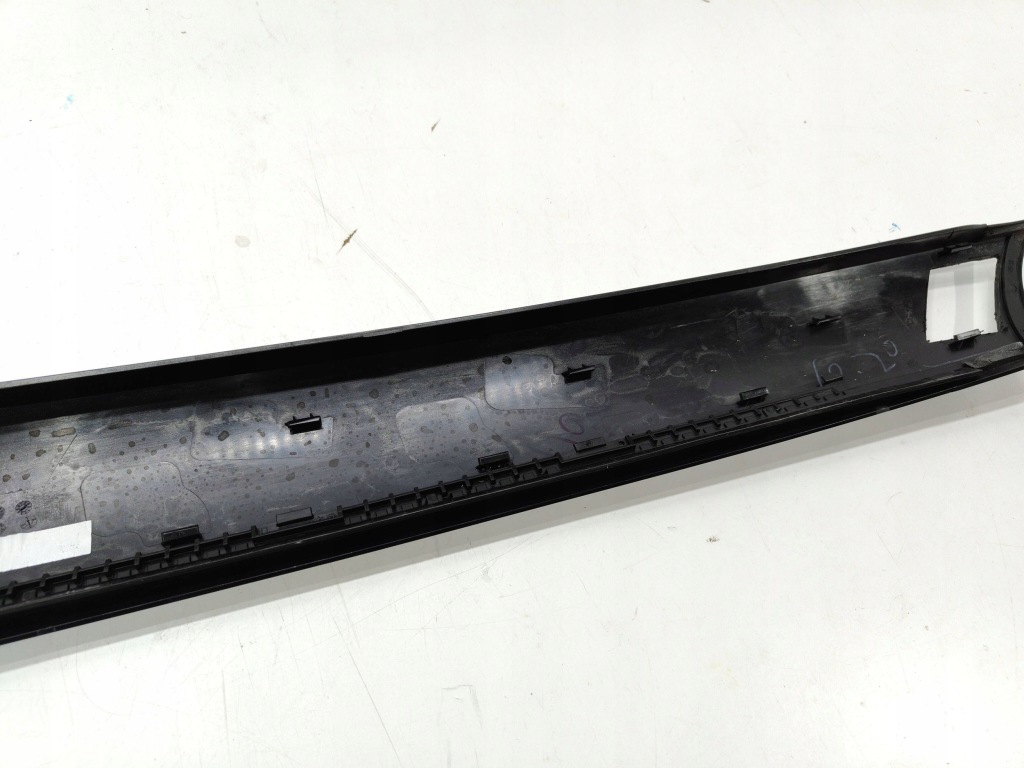 Land rover defender 2 l663 молдинг стекло лобовое l8b2-025a53-bd с Разборки